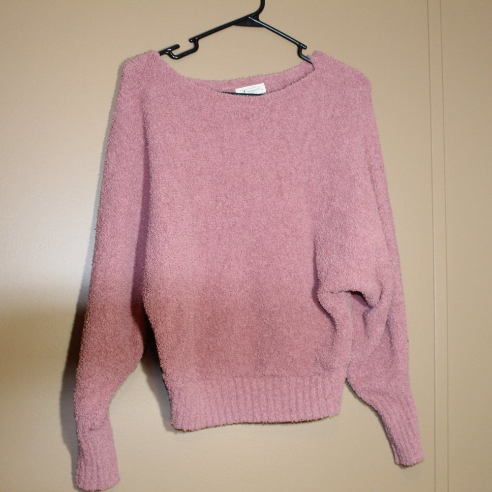 Oversized sweater. Extremely soft size Small
